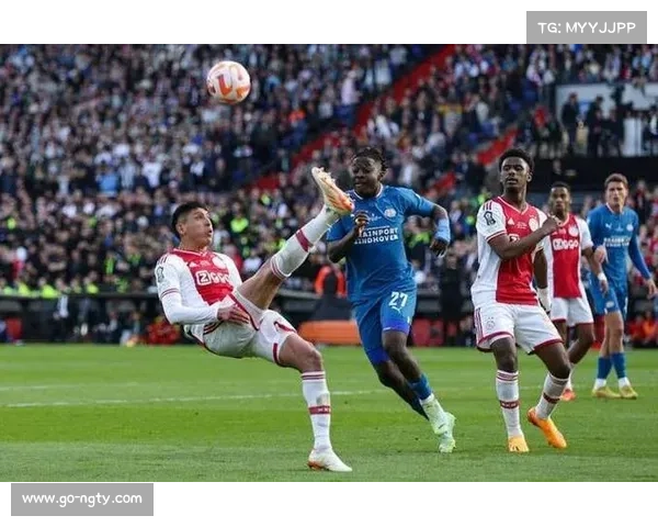 阿贾克斯半场2-0领先，SBV精英防线崩盘